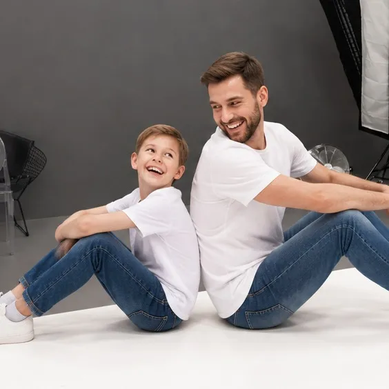 Семейная фотосессия на белом фоне — фотосессия в зале Цирконий, PhotoHub
