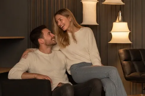 смех. Love story для пары — фотосессия в зале Молибден, PhotoHub