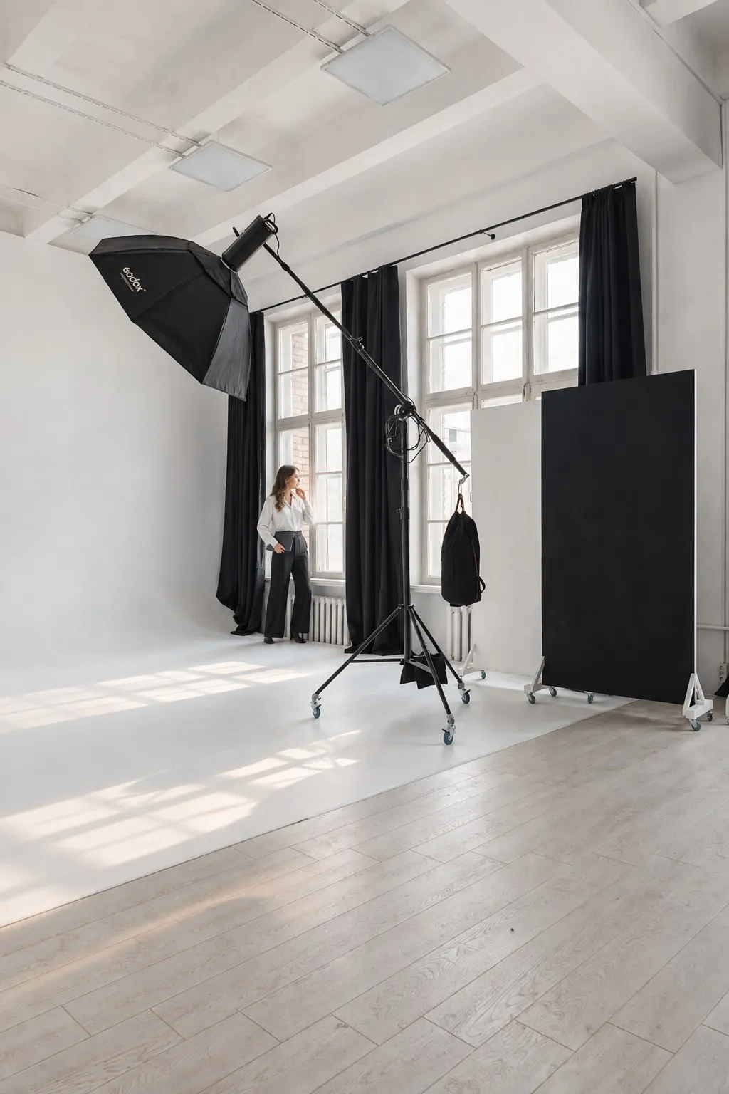 Бизнес-портрет для девушки — фотосессия в зале Радон, PhotoHub